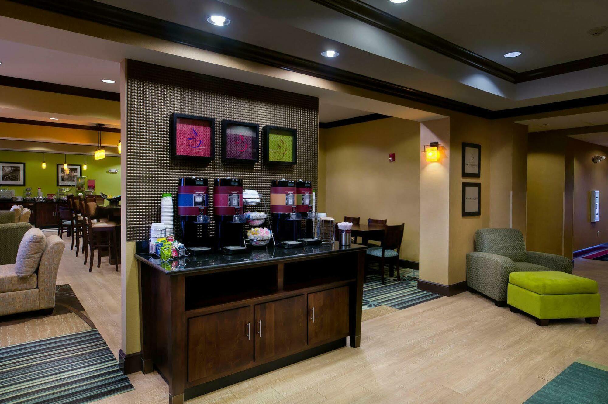 Hampton Inn Stow Exterior photo