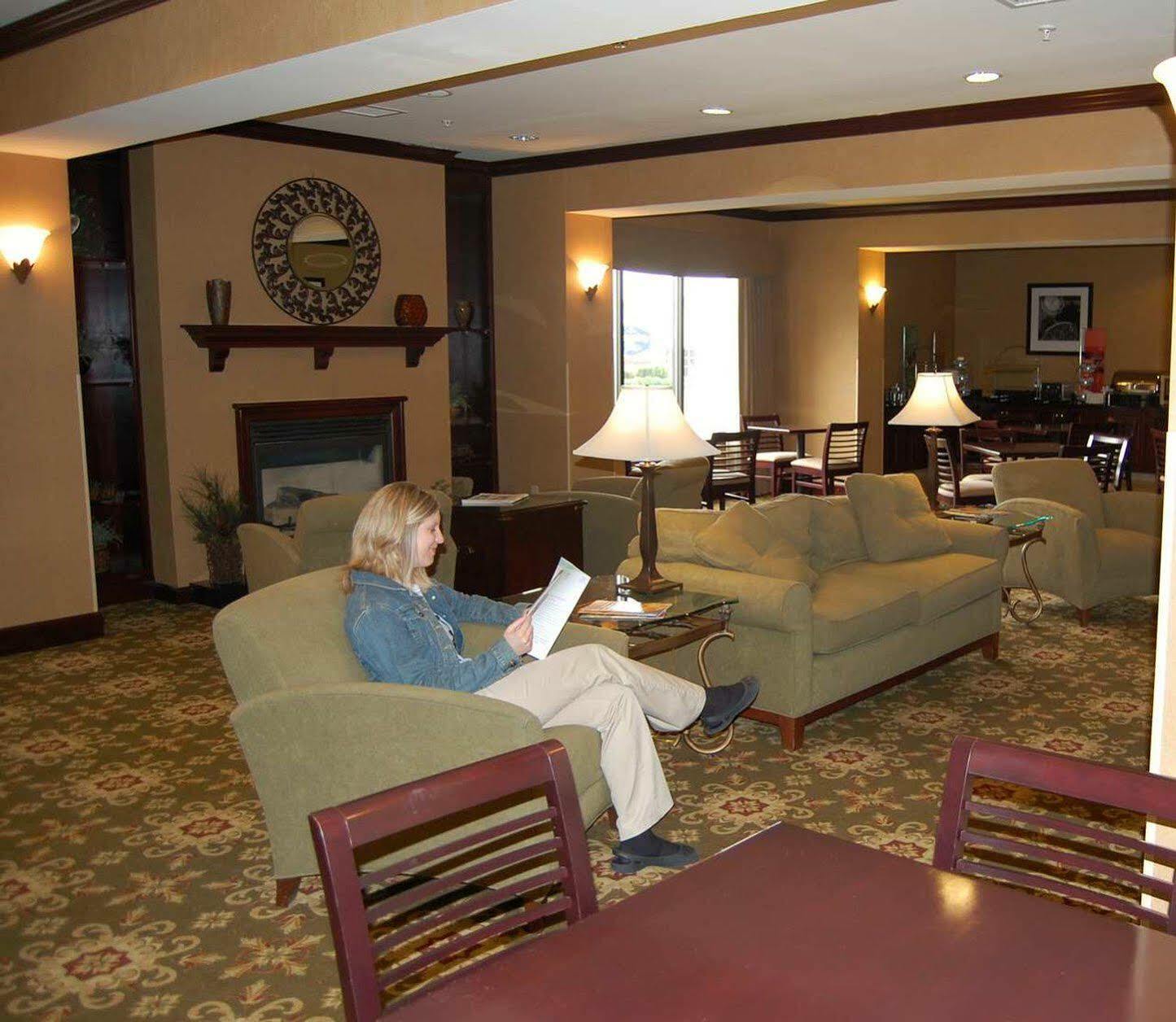 Hampton Inn Stow Exterior photo